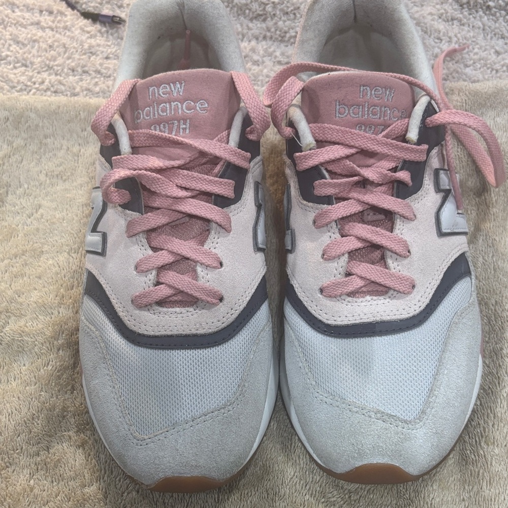 New Balance 997h Women's Pink and Pale Blue Sneakers 8.5